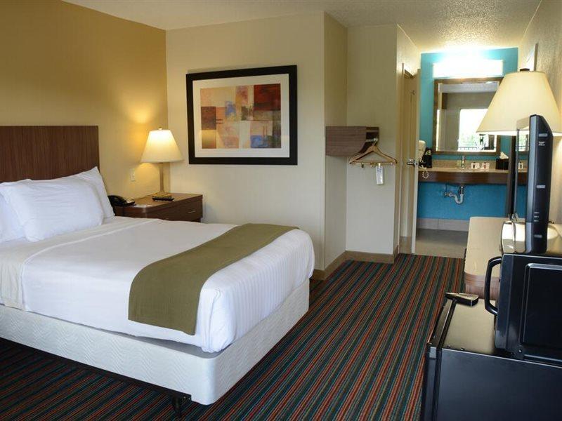 Baymont By Wyndham Nashville Airport Экстерьер фото