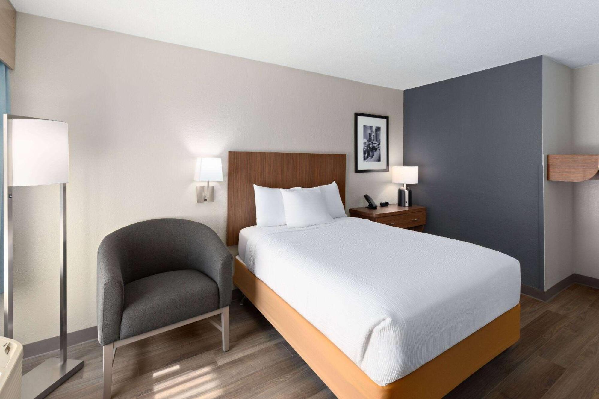 Baymont By Wyndham Nashville Airport Экстерьер фото