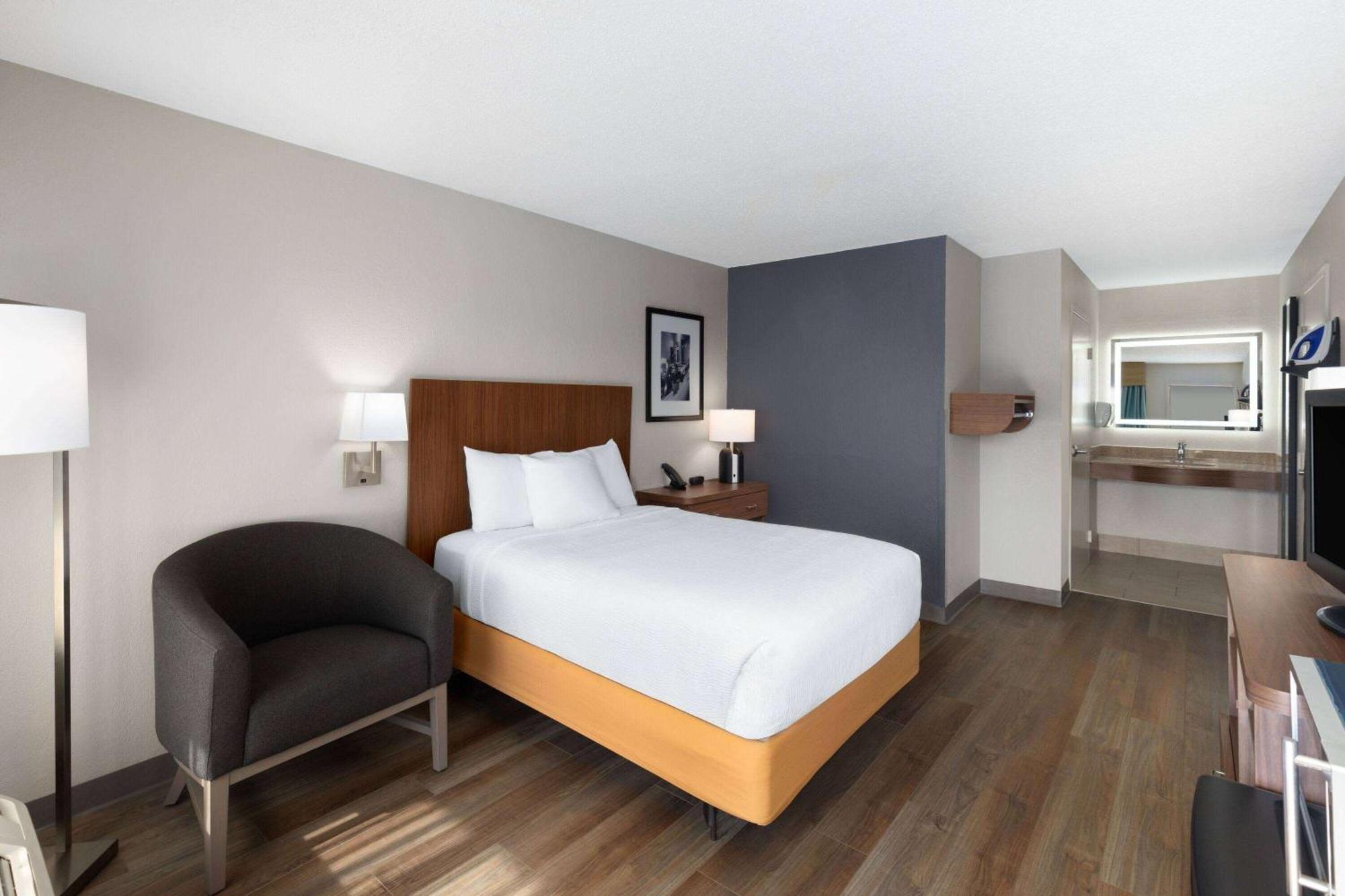 Baymont By Wyndham Nashville Airport Экстерьер фото