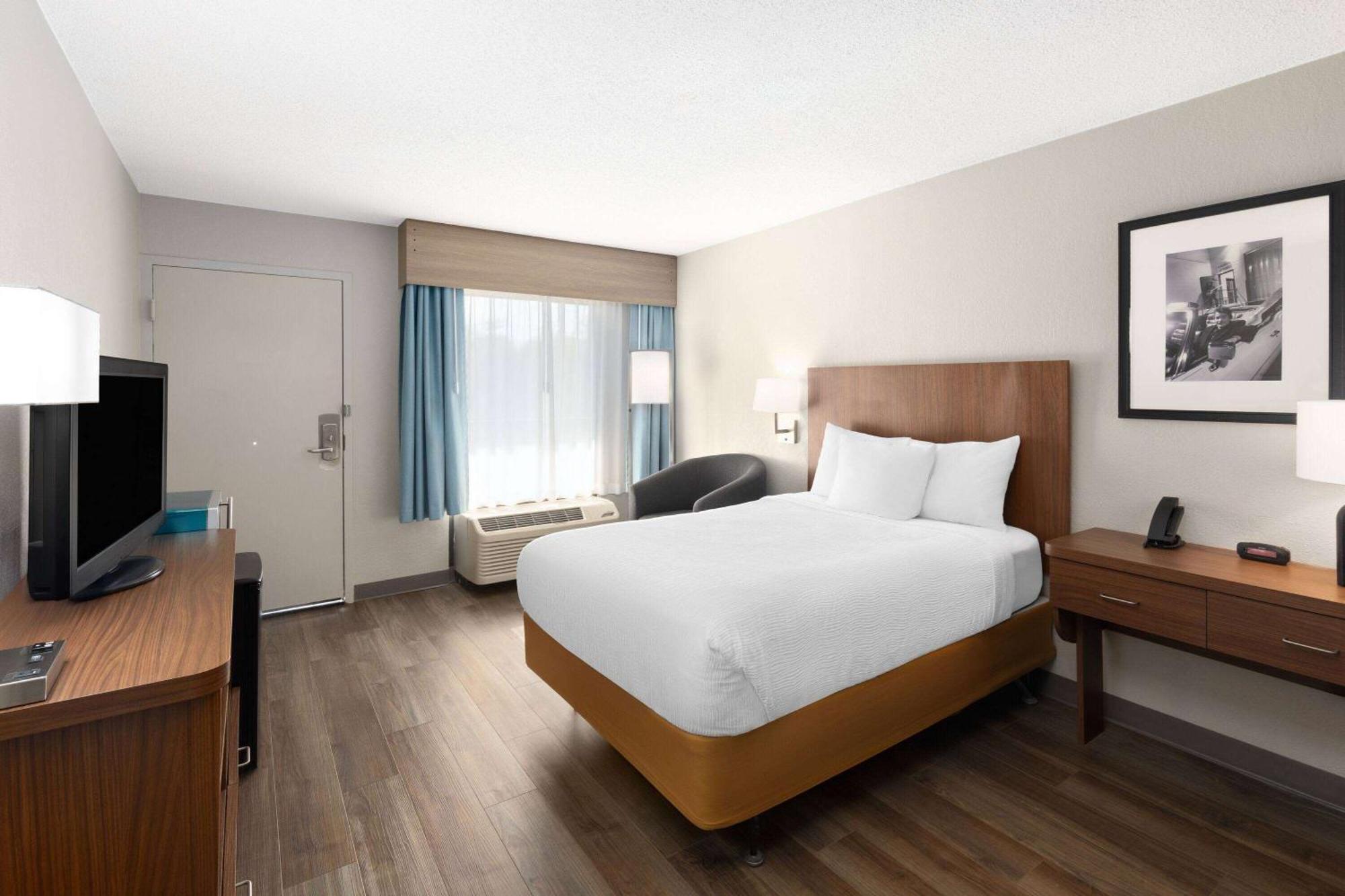 Baymont By Wyndham Nashville Airport Экстерьер фото