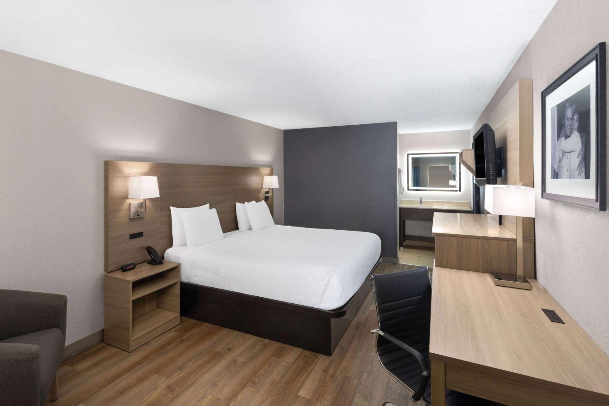 Baymont By Wyndham Nashville Airport Экстерьер фото