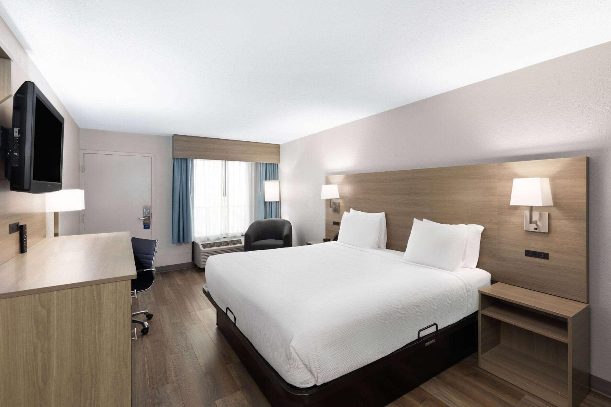 Baymont By Wyndham Nashville Airport Экстерьер фото