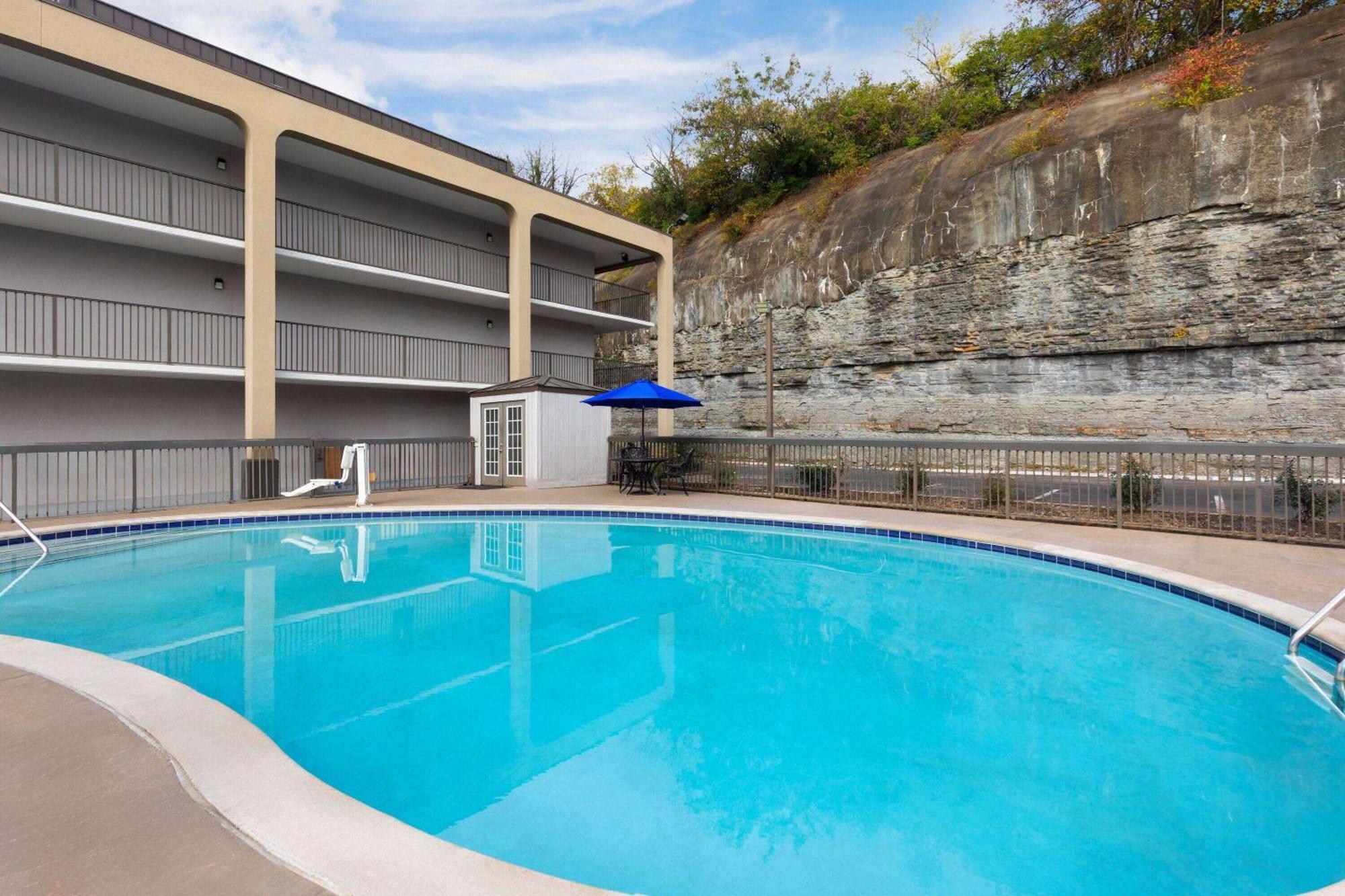 Baymont By Wyndham Nashville Airport Экстерьер фото