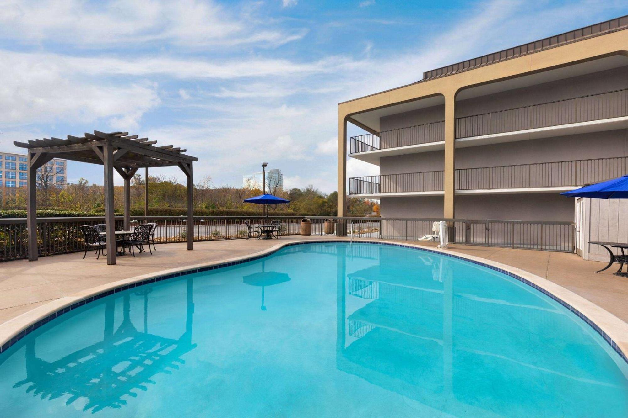 Baymont By Wyndham Nashville Airport Экстерьер фото