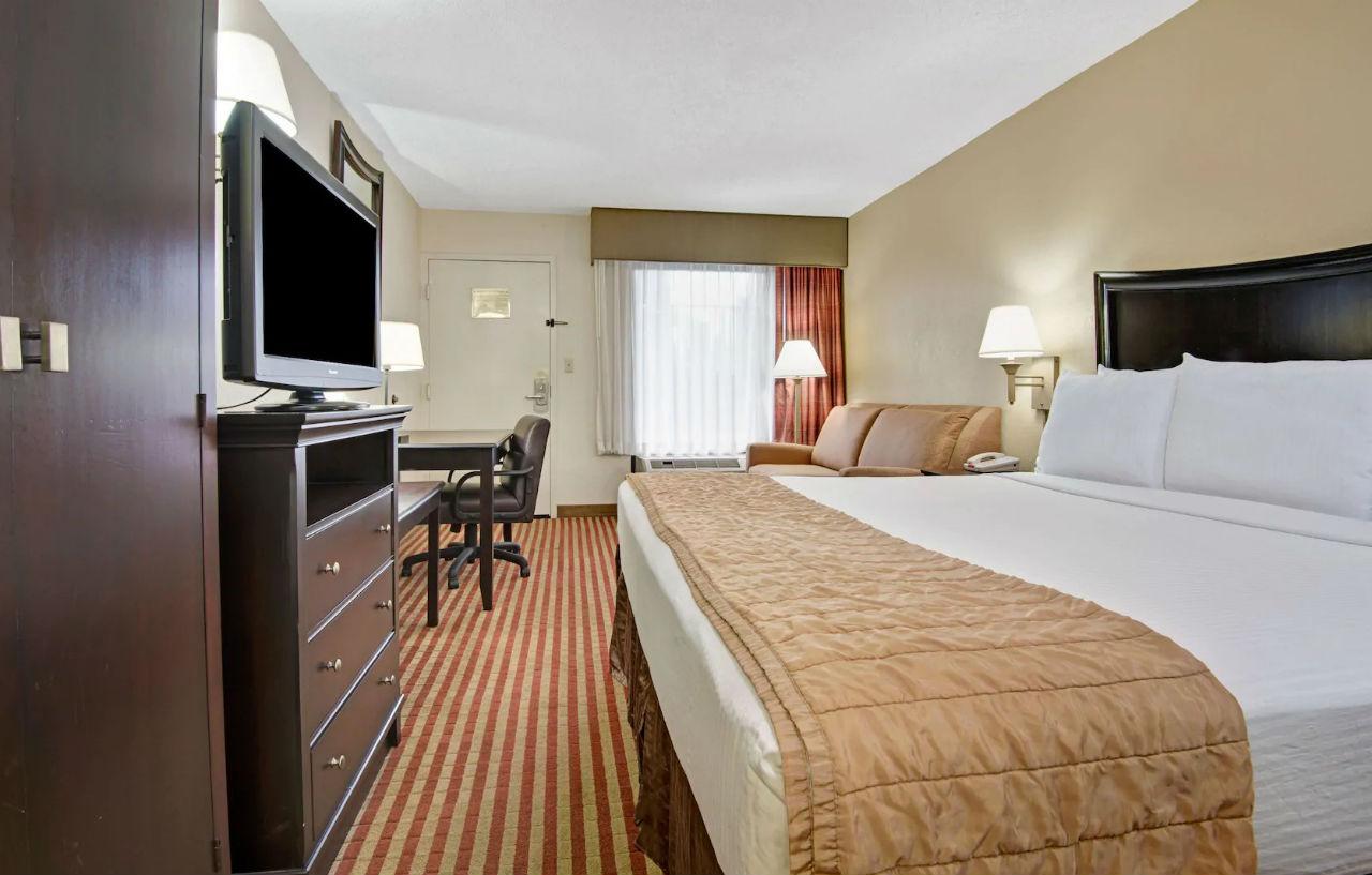 Baymont By Wyndham Nashville Airport Экстерьер фото